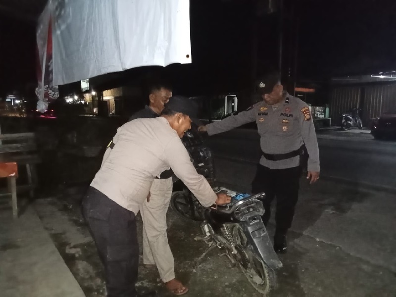 Personel Polsek Kuantan Mudik melakukan patroli KRYD antisipasi gangguan Kamtibmas menjelang bulan Ramadan, Jumat (21/2/2025) malam.