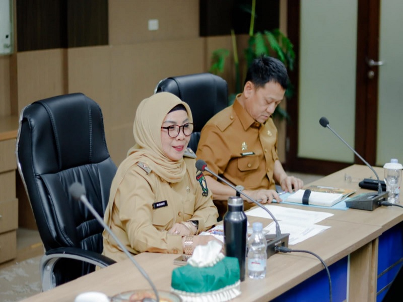 Wakil Bupati Kampar Misharti  langsung memimpin rapat gabungan perdana bersama seluruh organisasi perangkat daerah (OPD) dan camat se-Kabupaten Kampar, Senin (24/2/2025).
