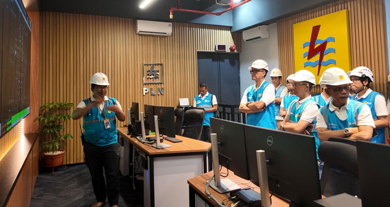 Jajaran direksi PLN memantau langsung keandalan kelistrikan yang menyuplai Istana Presiden selama pelantikan kepala daerah.