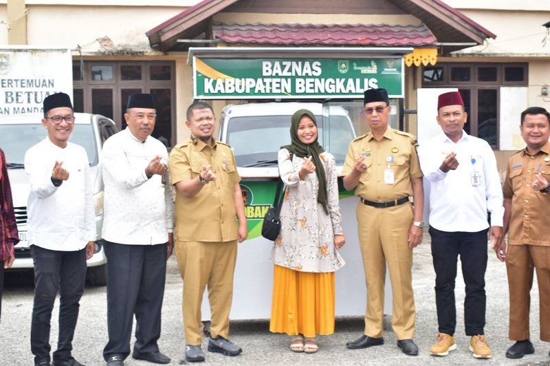 Baznas menyerahkan 20 unit Z-Gerobak kepada mustahik di empat kecamatan, yakni Mandau, Bathin Solapan, Pinggir, dan Talang Muandau di Gedung Bathin Betuah Mandau pada, Selasa (25/2/2024).