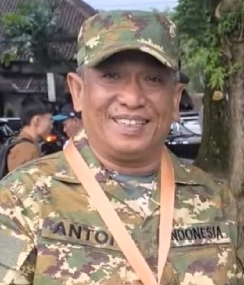 Bupati Rohul Anton mengenakan seragam loreng Komponen Cadangan (Komcad) TNI saat mengikuti retret hari ketujuh di Akmil Magelang, Kamis (27/2/2025).