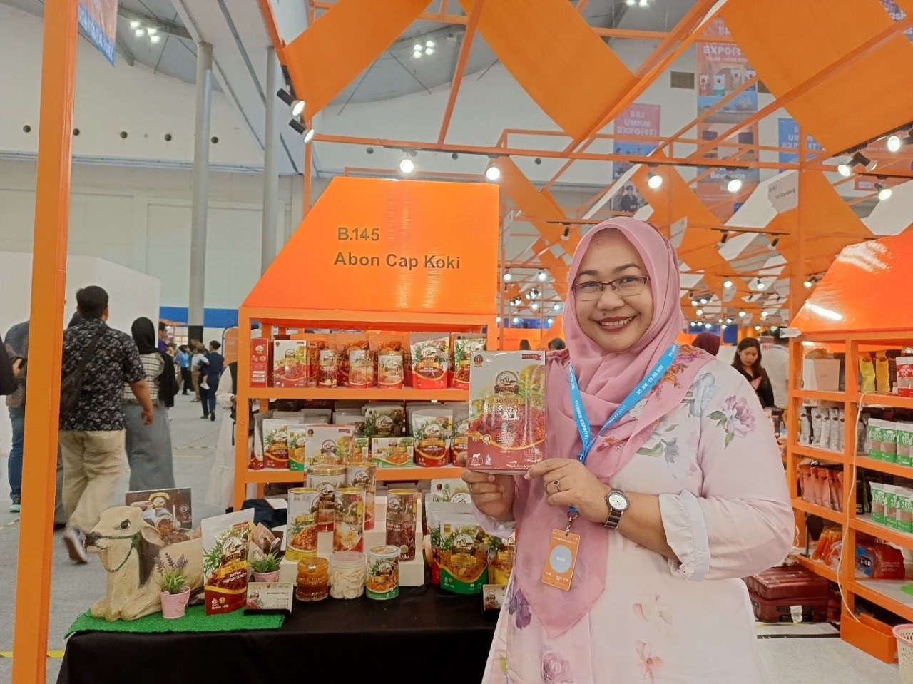 Novi Kurnia Setiawati dengan Abon Cap Koki  siap bersaing di pasar internasional berkat BRI UMKM EXPO(RT) 2025