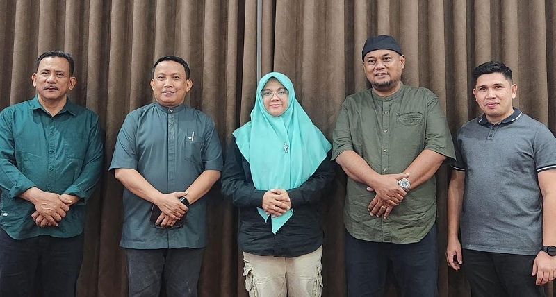 Afn Zulkiflii-Syamsurizal foto bersama Ketua Harian DPW PKB Riau, H.Dani M.Nur Salam MSi (dua kiri) dan Ketua DPC PKB Siak Muhtarom (kiri) saat kunjungan ke DPW PKB Riau, Ahad (2/3/2025).