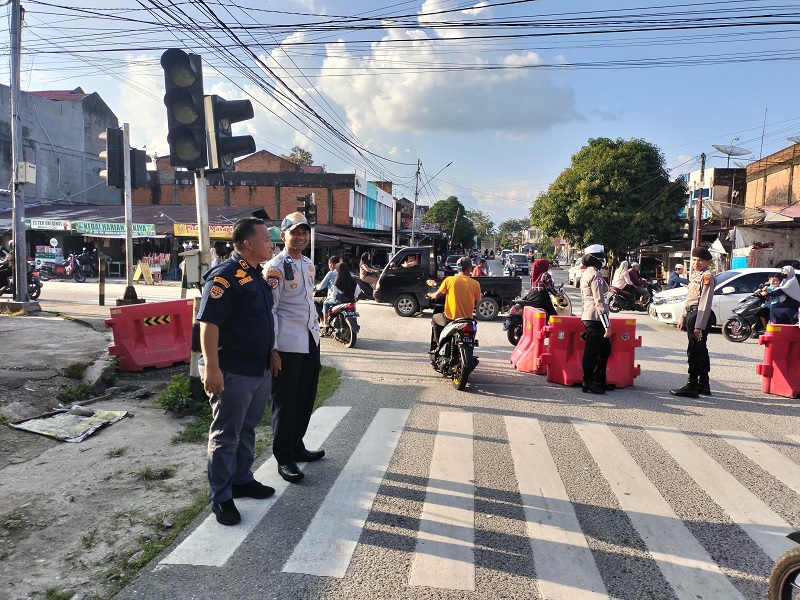 Dinas Perhubungan Kabupaten Kampar menurunkan 58 personel setiap hari untuk pengamanan serta pengaturan lalu lintas selama bulan suci Ramadhan 1446 Hijriah/2025 .