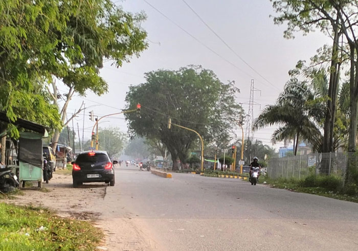 Wilayah Kota Dumai, Senin (3/3/2025) pagi sempat diselimuti kabut putih tipis.