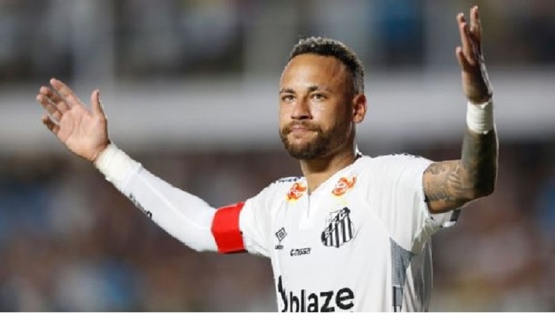 Neymar mencetak gol pembuka timnya pada menit kesembilan dengan tendangan bebas menyudut untuk membantu Santos melaju ke semifinal Paulista Championship.