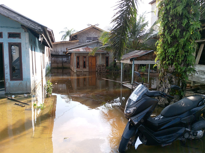 Banjir masih melanda Desa Buluh Cina, Kecamatan Siak Hulu, Kabupaten Kampar, Selasa (4/3/2025).