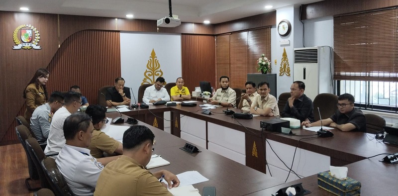 Rapat Komisi I DPRD Kota Pekanbaru bersama Dishub dan PT Yabisa Makmur Bersama di Gedung DPRD Kota Pekanbaru sebelum dinyatakan tertutup pada Senin (3/3/2025) siang.