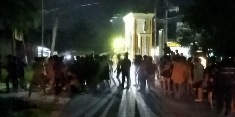 Ratusan remaja terlibat aksi tawuran di Duri Timur yang dikenal masyarakat dengan aksi perang sarung, Selasa (4/3/2025) dini hari.