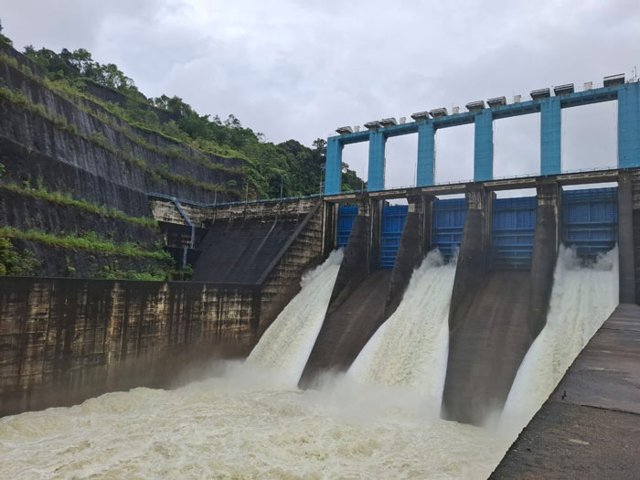 Manajemen PLTA Koto Panjang mengurangi bukaan lima pintu pelimpahan waduk (spillway gate) setinggi 50 cm pada Selasa (4/3/2025).