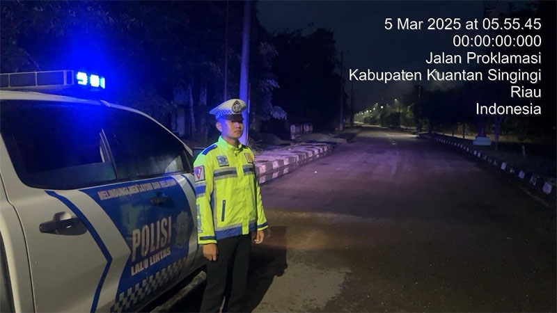 Personel Sat lantas Polres Kuansing melakukan patroli antisipasi gangguan kamtibmas dan asmara subuh, Rabu (5/3/2025).