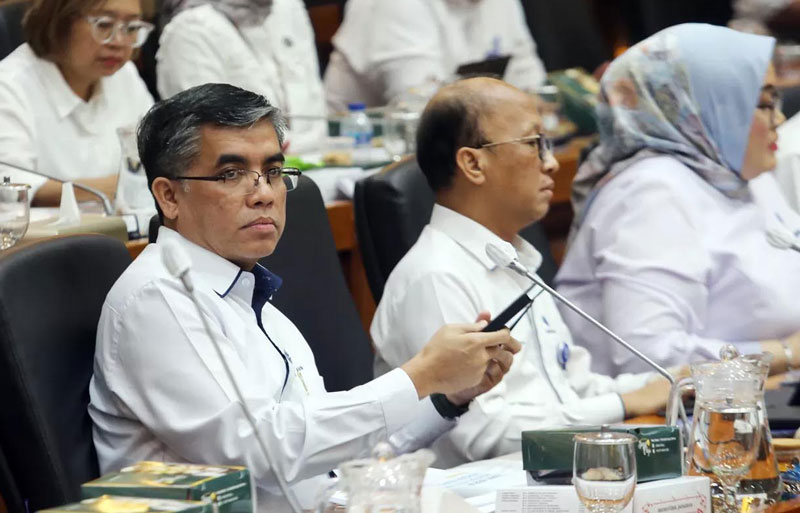 Menteri Ketenagakerjaan Yassierli saat mengikuti rapat kerja dengan Komisi IX DPR di Kompleks Parlemen, Senayan, Jakarta, baru-baru ini.