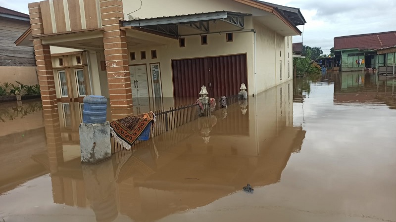 Banjir di Kelurahan Sri Meranti Pandak Kecamatan Rumbai terus meluas dan ketinggian air terus meningkat, Kamis (6/3/2025).