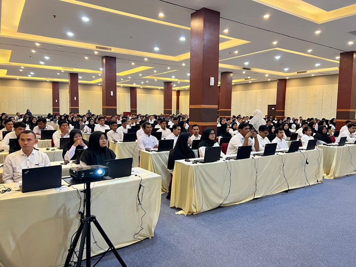 Ratusan pelamar terlihat bersiap akan mengikuti pelaksanaan Ujian CAT SKD CPNS di Lingkungan Pemkab Rohul Tahun Anggaran 2024 di Angkasa Garden Hotel Pekanbaru, beberapa waktu lalu.