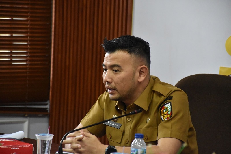 Kabag Keuangan Setwan DPRD Kota Pekanbaru, Firman Hadi ditunjuk sebagai Plt Diskominfotiksan Kota Pekanbaru.