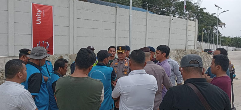 Kapolsek Bagan Sinembah Kompol Imron Teheri memediasi pengurus PUK SPTI dari kedua belah, Sabtu (8/3/2025).