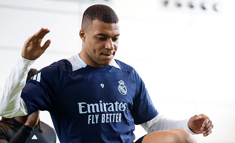 Penyerang Real Madrid Kylian Mbappe dibela pelatih Carlo Ancelotti terkait performa buruknya lawan Atletico Madrid.