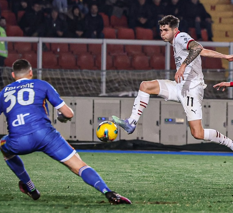 Christian Pulisic menjadi pahlawan AC Milan dengan mencetak dua gol saat mengalahkan tuan rumah Lecce 3-2 dalam lanjjutan Serie A Italia di Via Del Mare, Lecce.