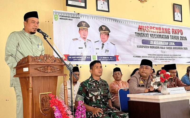 Bupati Inhu Ade Agus Hartanto SSos MSi saat menyampaikan arahannya dalam Musrenbang RKPD di Kecamatan Lirik, Jumat (7/3/2025).