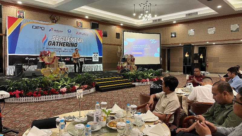 Branch Manager PT DIPO Riau, Burhanudding Cheng menyampaikan kata sambutan dalam acara Segmented Gathering bersama Hiswana Migas Riau dan PT Pertamina Patra Niaga di Hotel Pangeran Pekanbaru, Senin.