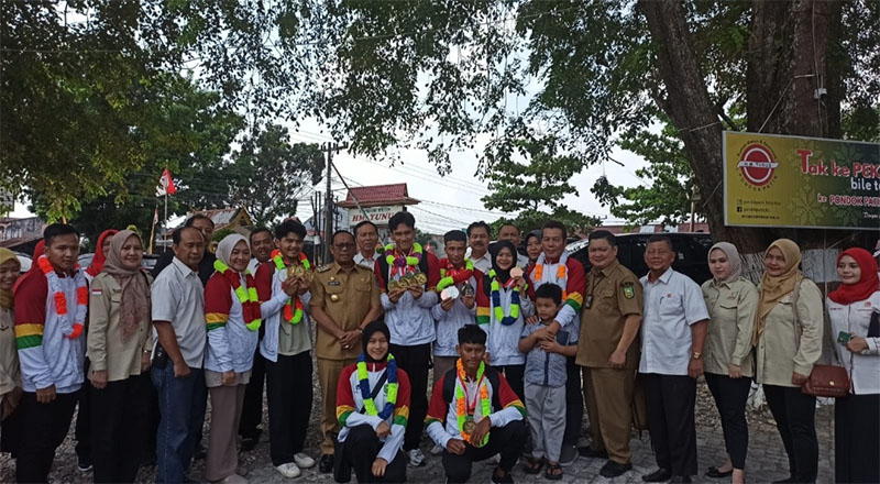 Atlet dan pelatih Senam Riau disambut oleh PJ Gubernur Rahman Hadi.