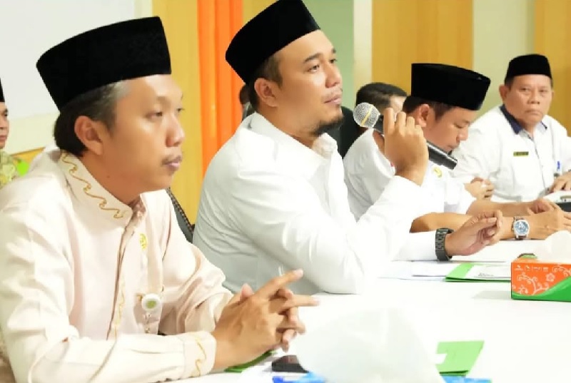 Bupati Inhu Ade Agus Hartanto SSos MSI menanggapi usulan yang disampaikan perwakilan warga di Musrenbang Kecamatan Rengat, Rabu (12/3/2025).