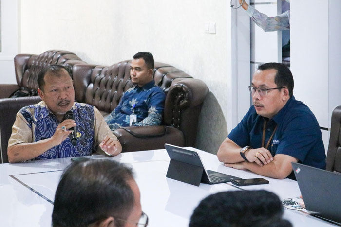 Sekda Bambang pimpin rapat evaluasi percepatan optimalisasi pelaksanaan Program JKN di Rumah Dinas Bupati Kepulauan Meranti.