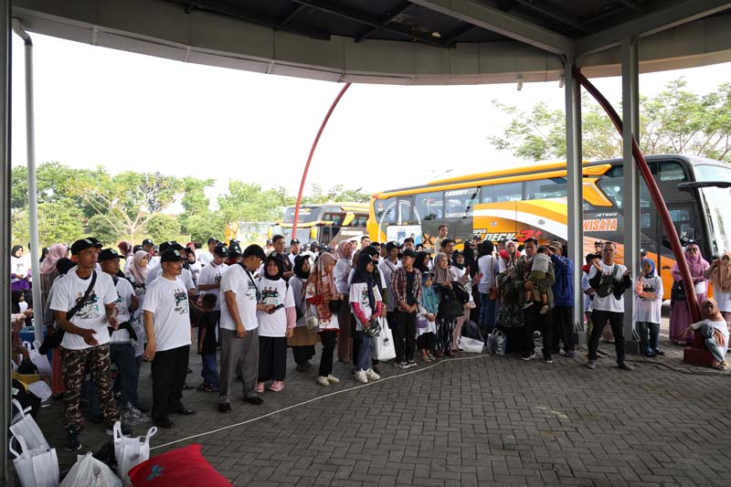 Ratusan penumpang di Pekanbaru yang mengikuti Program Mudik Bersama BUMN berkumpul saat akan berangkat menuju ke tempat tujuan, tahun lalu.