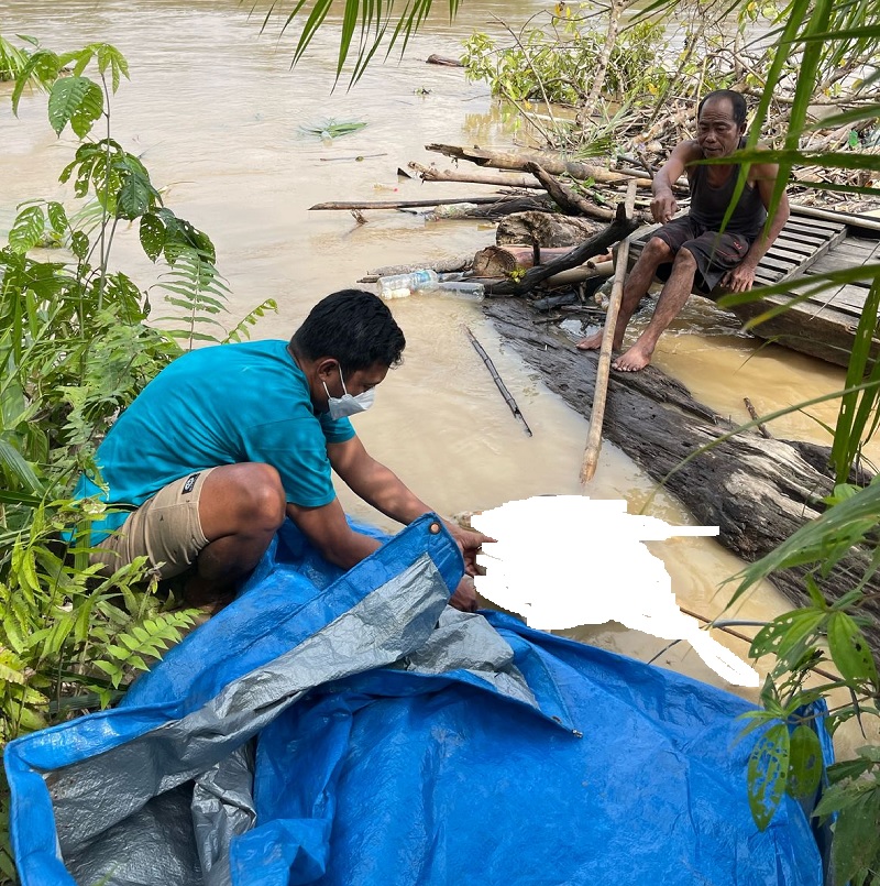 Jasad balita bernama Adam ditemukan mengapung di tepi Sungai Rokan di Desa Muara Dilam Kecamatan Kunto Darussalam. Sabtu (15/3/2025) petang.