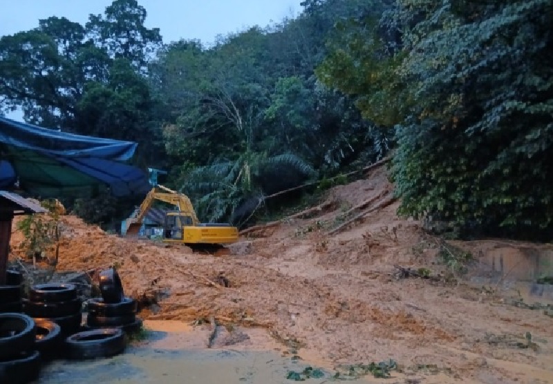 Banjir dan longsor yang terjadi di Kota Padangsidimpuan, pada Kamis (13/3/2025) malam menyebabkan satu jiwa meninggal dan ribuan warga terdampak.