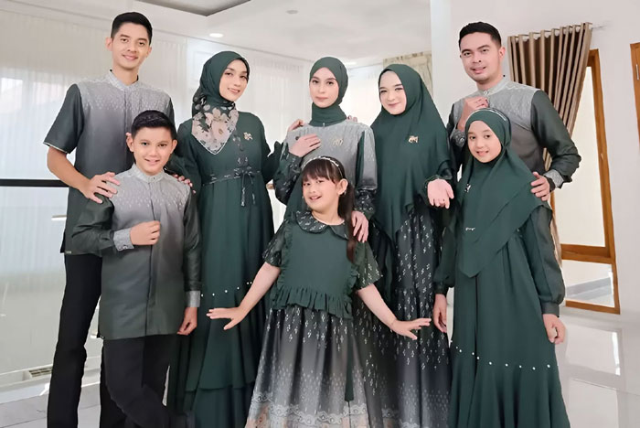 Emerald Green menjadi salah satu pilihan warna hits di Lebaran tahun 2025.