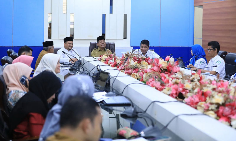 Wakil Bupati Rohul H Syafaruddin Poti SH MM memimpin rapat forum komunikasi dan pengelolaan kerja sama faskes bersama pemangku kepentingan.
