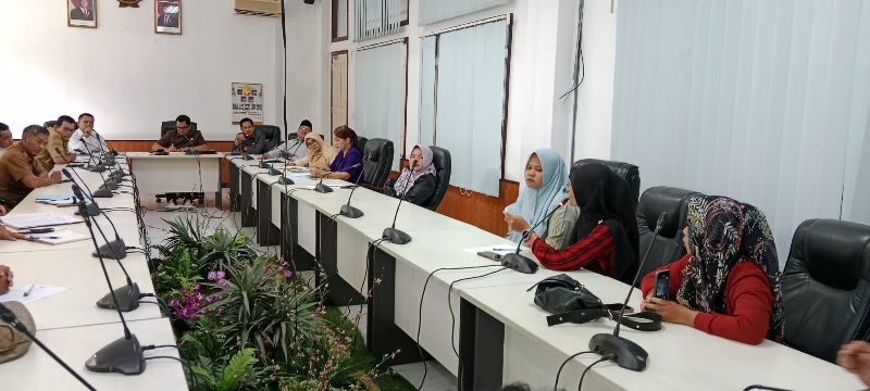 Pelamar PPPK tahap II yang gagal lulus seleksi administrasi mengadu ke Komisi I DPRD Kuansing, Selasa (18/3/2025).