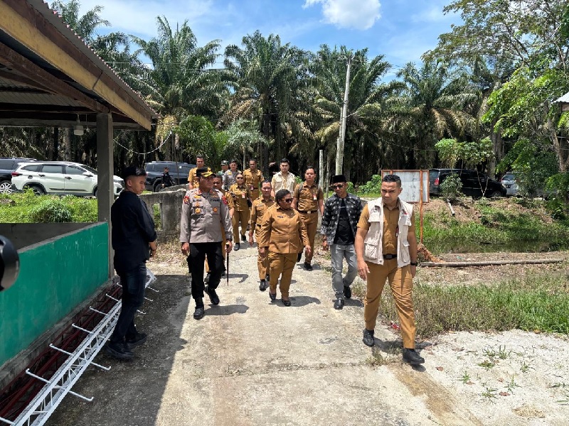 Wamendagri Ribka Haluk serasa di kampung sendiri saat mendadak ke Siak untuk memastikan persiapan PSU lancar.