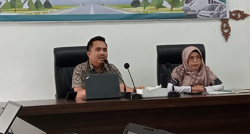 Kepala Bagian Mutu Layanan Kepesertaan BPJS Kesehatan Pekanbaru, Debi Mersah Putra memberikan informasi terkait layanan kesehatan selama musim mudik lebaran, Kamis (20/3/2025).