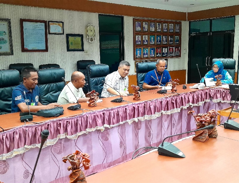 Anggota DPRD Bengkalis H Muhammad Rafee dan Pemuda Desa  menggelar diskusi bersama Managemen PT KPI RU II Sungai Pakning di Kantor Utama KPI RU II, Rabu (19/3/2025).