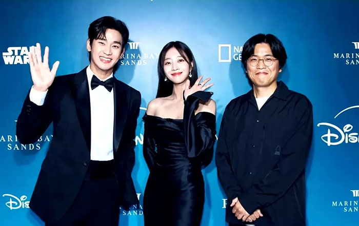 Kim Soo Hyun saat promo film Disney+.