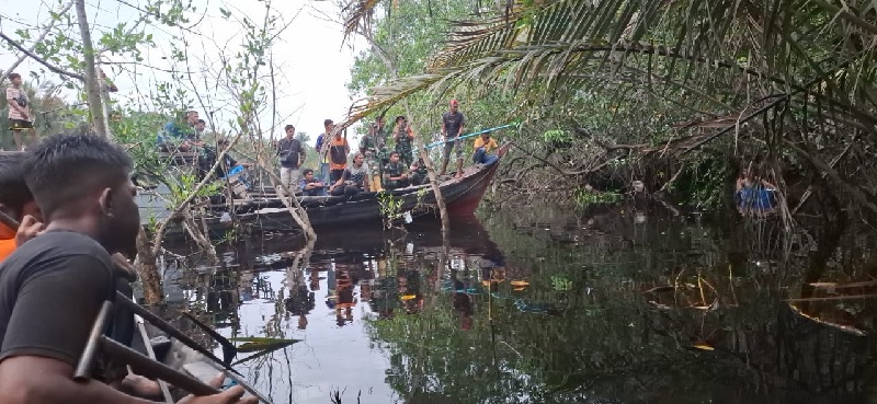 Upaya pencarian korban serangan buaya di Sungai Kubu dilakukan personil polisi, TNI dan warga setempat dengan menyisiri Sungai Kubu, namun korban belum ditemukan Jumat (21/3/2025).