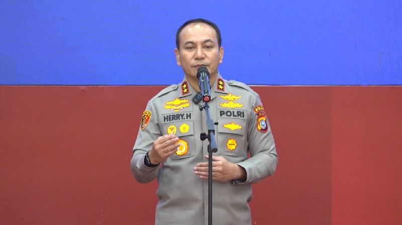 Kapolda Riau Irjen Pol Herry Heryawan tegaskan akan pecat anggotanya yang terlibat narkoba.