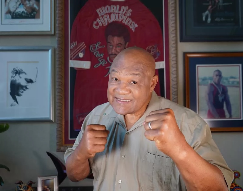 Mantan juara dunia tinju kelas berat, George Foreman meninggal dunia.