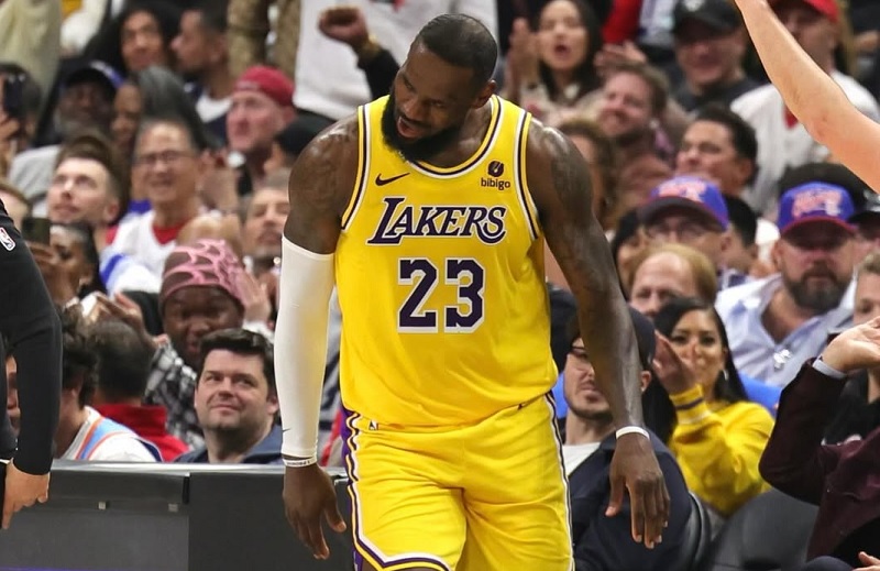 LeBron James kembali bermain untuk Los Angeles Lakers menghadapi Chicago Bulls setelah absen dua pekan.