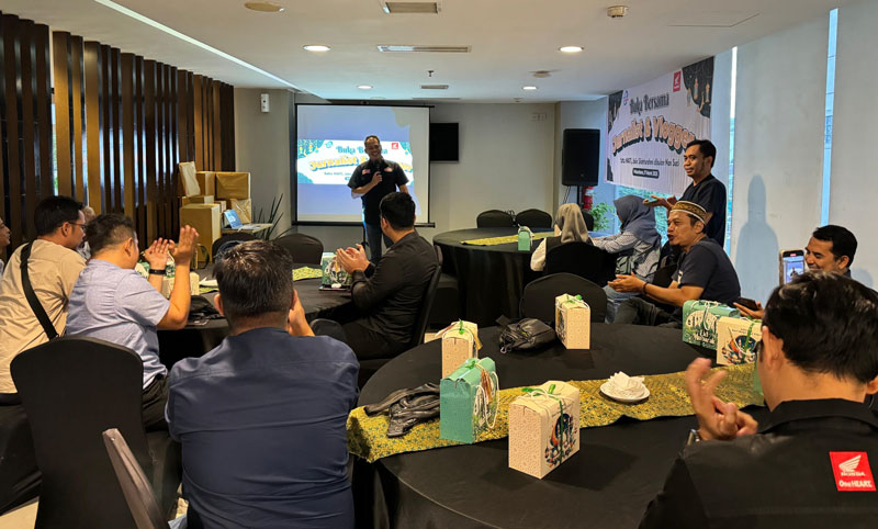 Regional Head PT CDN Riau Harry Sutiono memberi kata sambutan dalam acara silaturahmi dan buka bersama media dan vlogger di salah satu hotel di Pekanbaru.