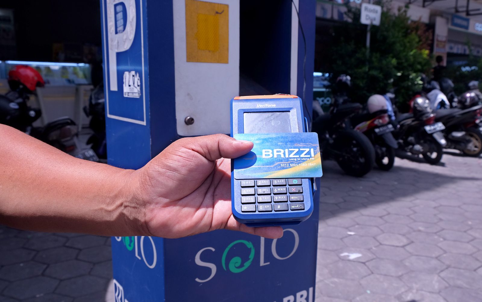 Melalui kartu elektronik BRIZZI, BRI menghadirkan solusi pembayaran non-tunai yang praktis untuk berbagai kebutuhan saat mudik
