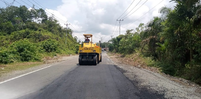 Perbaikan ruas jalan lintas Riau-Sumbar di Kabupaten Kampar untuk mendukung kelancaran arus mudik.