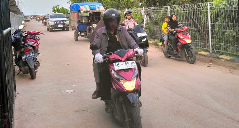 Aktivitas penyeberangan Ro-Ro Dumai - Rupat melalui Pelabuhan Bandar Sri Junjungan Dumai masih lancar, Senin (24/3/2025).