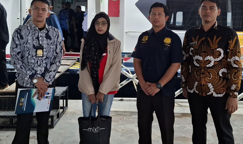Kantor Imigrasi Kelas II TPI Selatpanjang mendeportasi seorang wanita warga negara Malaysia, akhir pekan kemarin. WNA ini tinggal melebihi batas waktu.