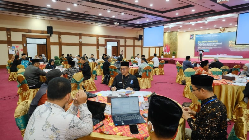 Suasana pelatihan dan sertifikasi nazhir wakaf yang digelar Bank Indonesia (BI) Provinsi Riau bersinergi dengan Badan Wakaf Indonesia (BWI) Pusat dan BWI Provinsi Riau belum lama ini.