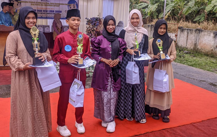Forum Anak Desa Lubuk Garam se-Kecamatan Siak Kecil yang meraih juara pada Festival Ramadan Anak Soleh dan Solehah, Tingkat Forum Anak Desa se-Kecamatan Siak Kecil.