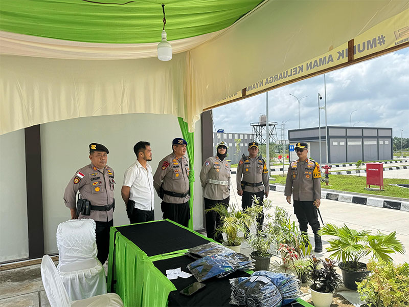 Kapolres Bengkalis AKBP Budi Setiawan mengecek Pos Pelayanan Exit Tol Balai Raja, Kecamatan Pinggir, Bengkalis, Rabu(26/3/2025).