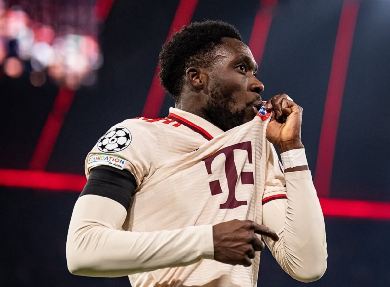 Bek kiri Bayern Muncih mengakhiri musim lebh cepat setelelah mengalami robekan ACL saat memebala Timnas Kanada Kontra AS  diNations League Concacaf.